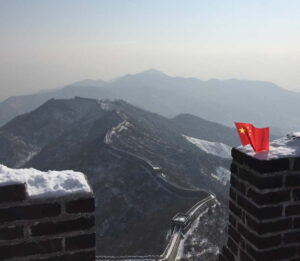 Blick über die verschneite Chinesische Mauer